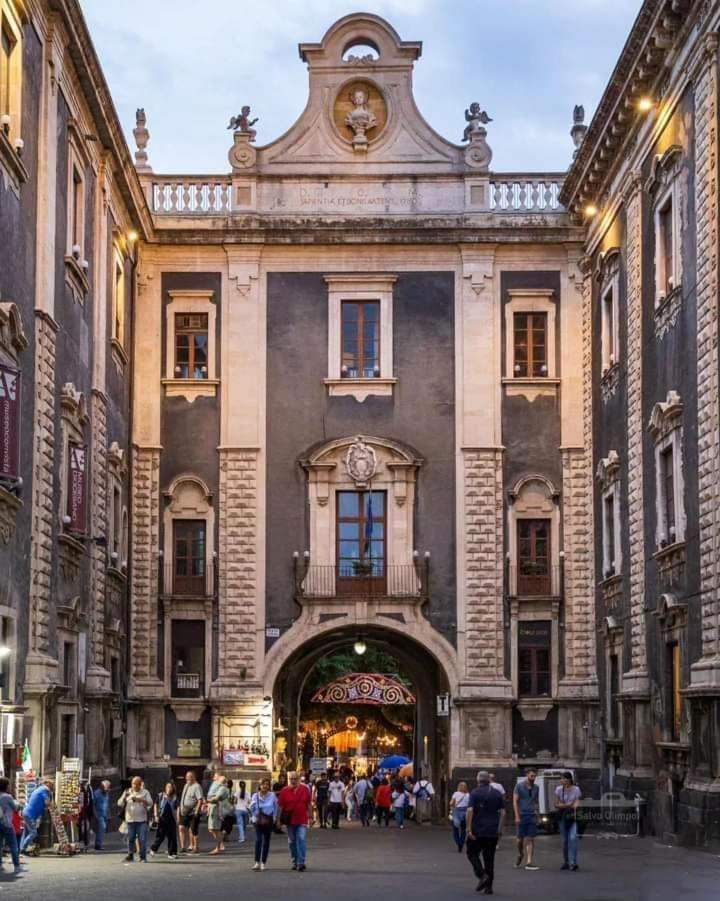 B&B Domus Pina Катания Екстериор снимка